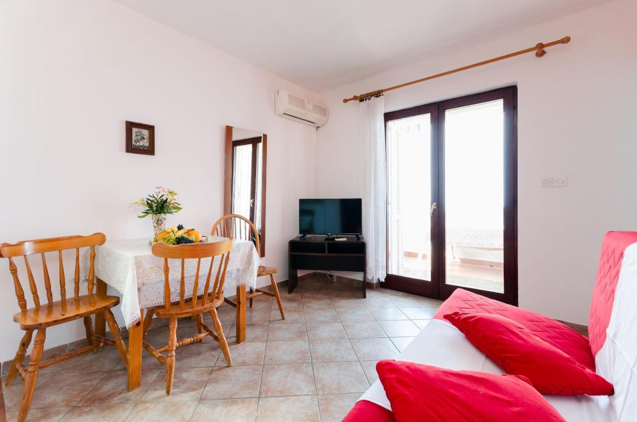 Apartments Sime Lopar Rum bild